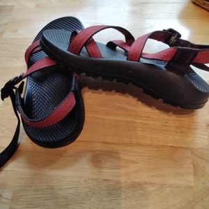 CHACO Women's Strappy Red Vibram Sole Outdoor Sandals Size 7